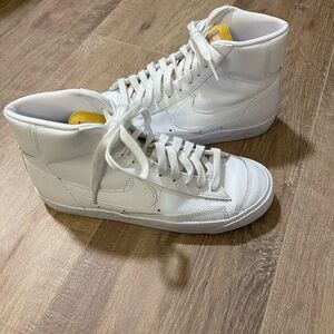 White NIKE Blazer Mid Top Sneakers